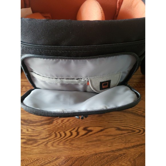 Lowepro LP 140 Adventura Small Camera Bag Black Case With Shoulder Strap - Picture 4 of 9